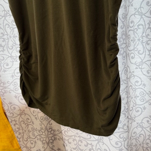 Elegant V-Neck Short Sleeve Top in Dark Green - Picture 2 of 4